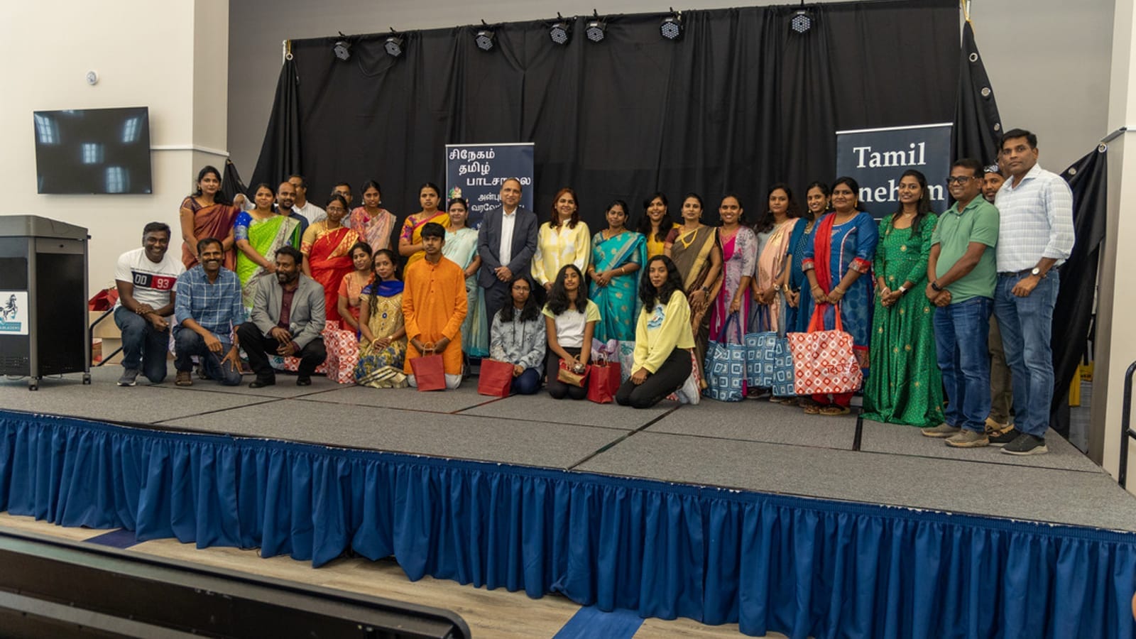 2022-2023-teachers-group-photo